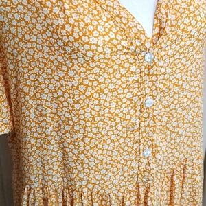Size 1XL Rae Mode Yellow & White Floral Top